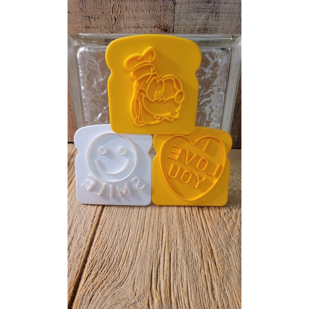 Add a touch of Disney magic to your breakfast with this Goofy I Love You Smile